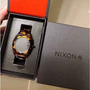 🔥Brand NEW Nixon and time-teller watch!
